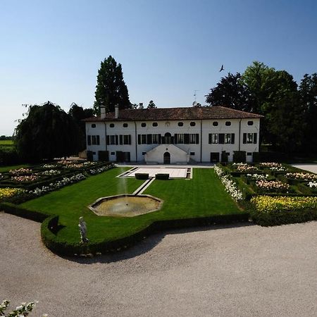 Borgo Dei Conti Della Torre Guest House Morsano al Tagliamento ภายนอก รูปภาพ
