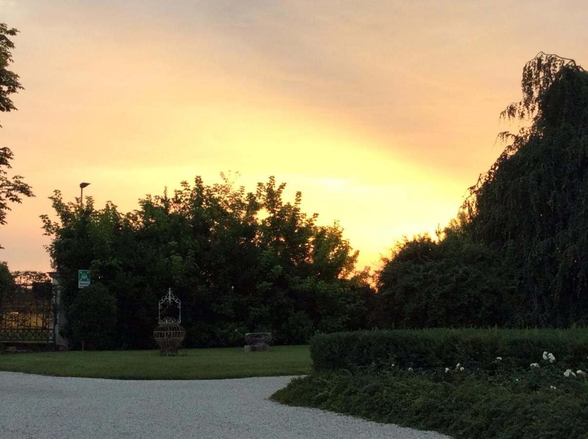 Borgo Dei Conti Della Torre Guest House Morsano al Tagliamento ภายนอก รูปภาพ