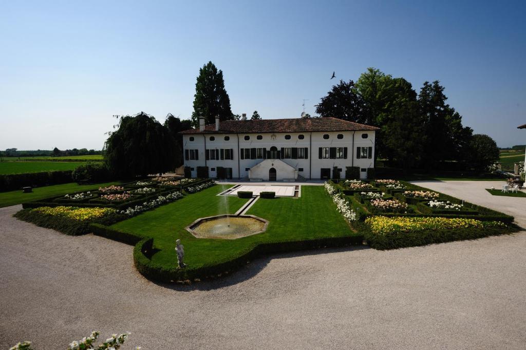 Borgo Dei Conti Della Torre Guest House Morsano al Tagliamento ภายนอก รูปภาพ