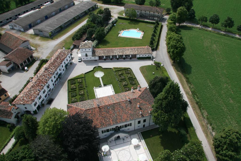 Borgo Dei Conti Della Torre Guest House Morsano al Tagliamento ภายนอก รูปภาพ